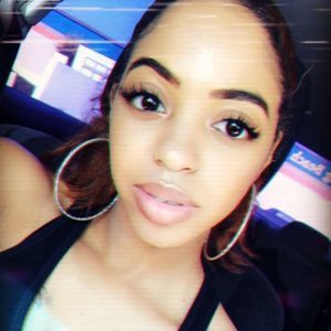 Meet your Posher, Danielle